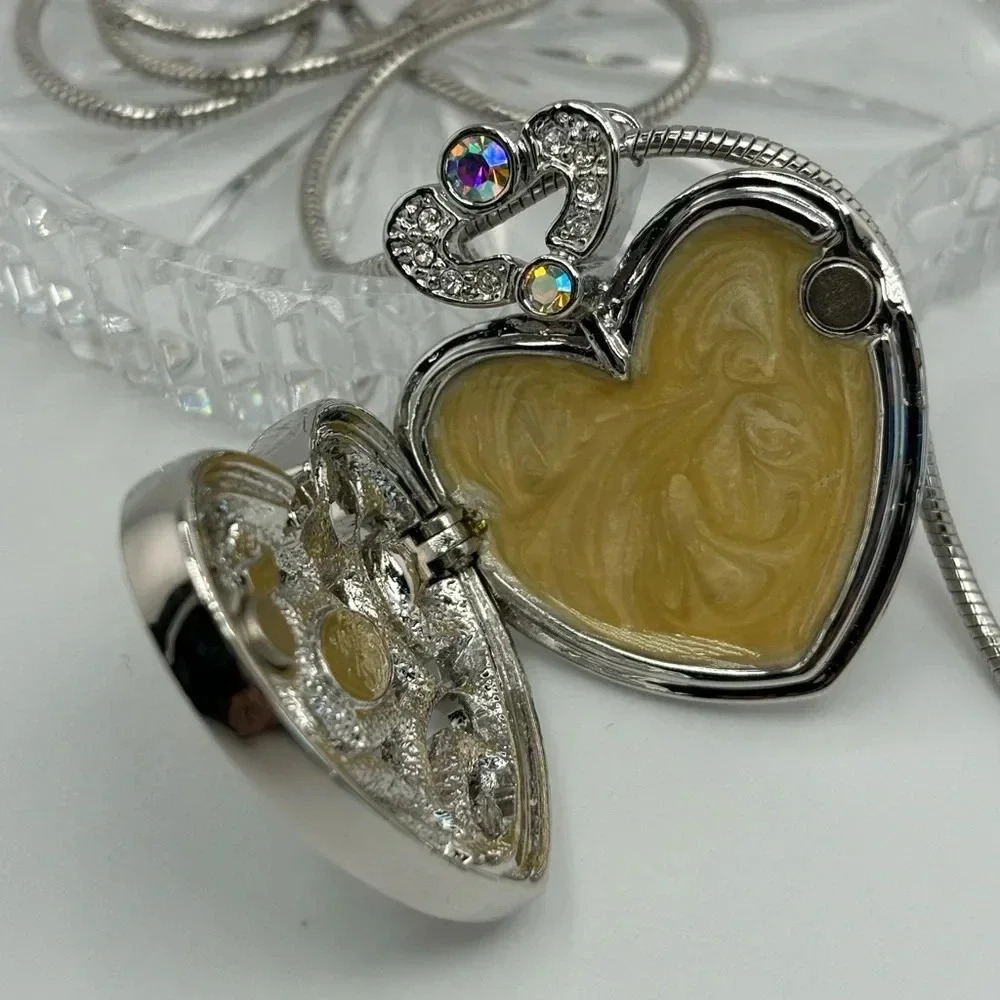 Vintage Kirk’s Folly Silver Tone Heart Shaped Locket Pendant Necklace